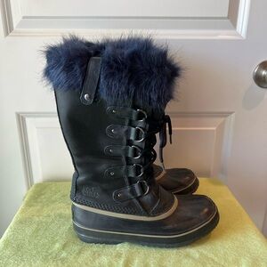 Sorel Black Boots with Blue Fur Trim. Size 7.5